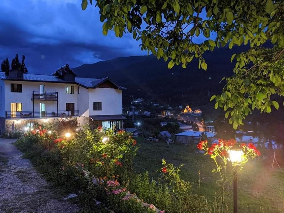 Roza'S Guest House Mestia Exterior foto