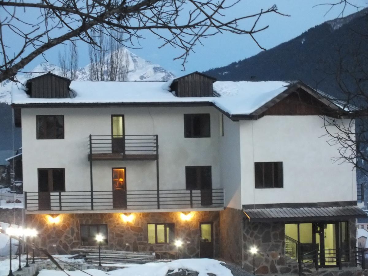 Roza'S Guest House Mestia Exterior foto